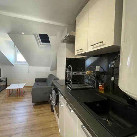 Studio 4eme Διαμέρισμα *